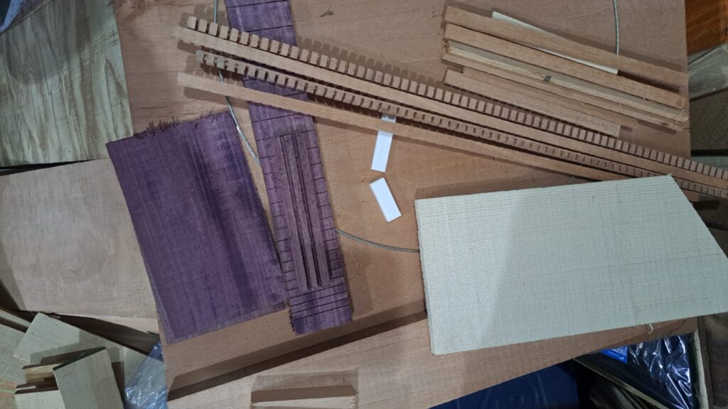 Kit com as madeiras especiais para fabricação do cavaquinho de Jacarandá, Abeto Alemão e Roxinho.