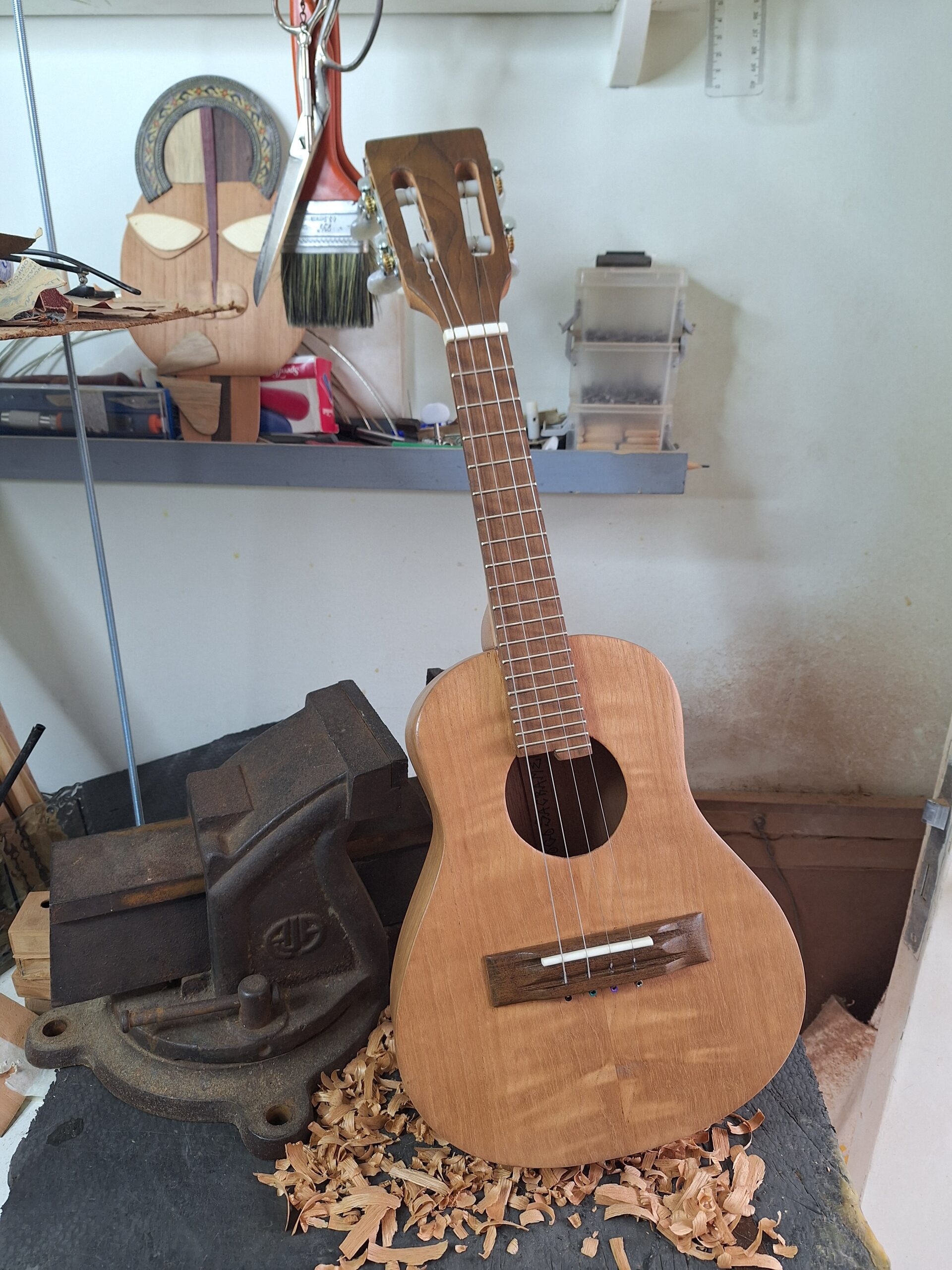 Cavaquinho De Cedro Frente