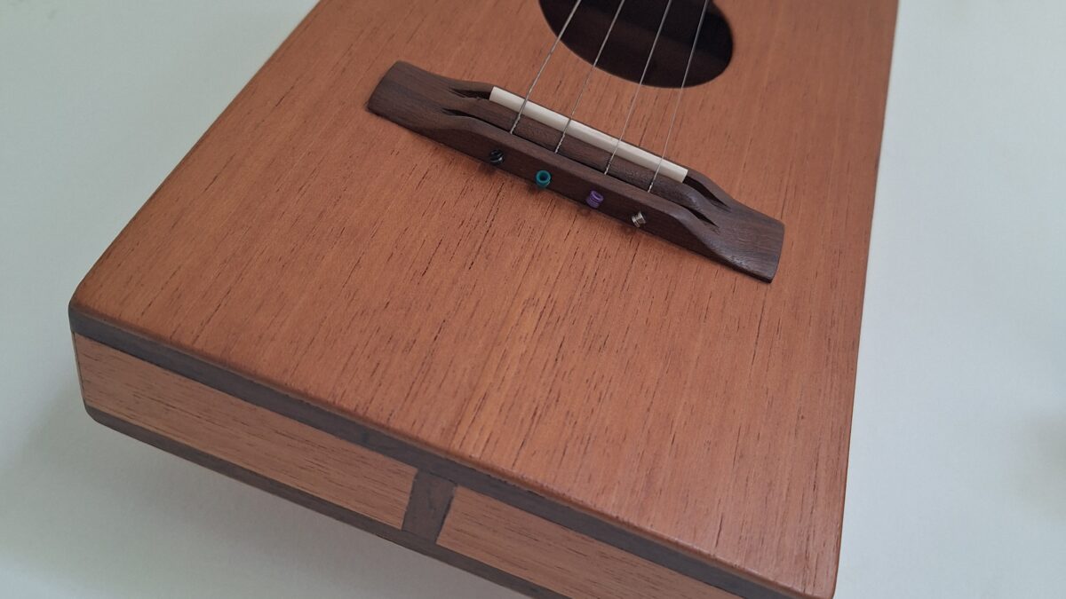 Cavaquinho Quadrado Baixo