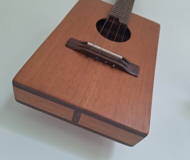 Cavaquinho Quadrado Baixo